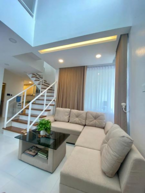 Modern White house with pool by Bert